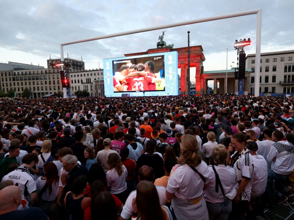 Viele Fans kamen nach Deutschland (Foto: AFP/SID/Joerg CARSTENSEN)