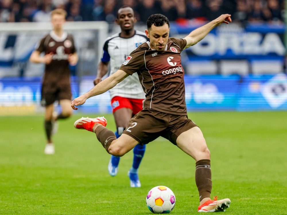 Manolis Saliakas spielt seit 2022 für St. Pauli (Foto: AFP/SID/AXEL HEIMKEN)