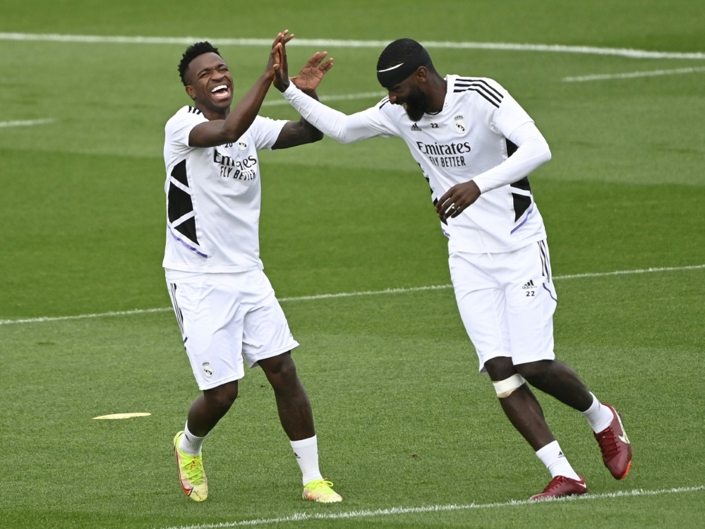 Antonio Rüdiger (r.) und Vinicius Junior (Foto: AFP/SID/PIERRE-PHILIPPE MARCOU)