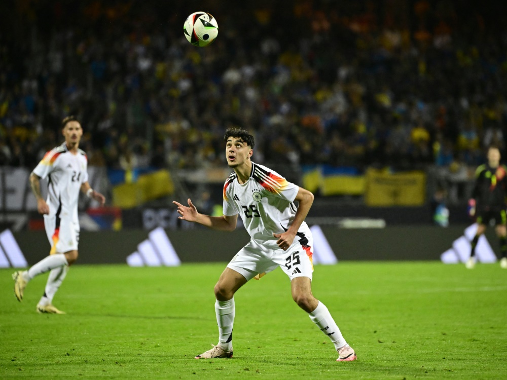 Pavlovic bei seinem DFB-Debüt gegen die Ukraine (Foto: AFP/SID/TOBIAS SCHWARZ)