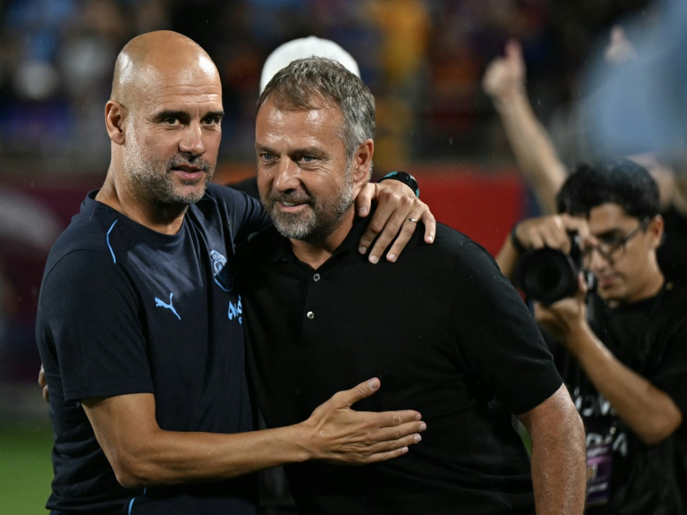 Pep Guardiola (l.) und Hansi Flick in Orlando (Foto: AFP/SID/CHANDAN KHANNA)