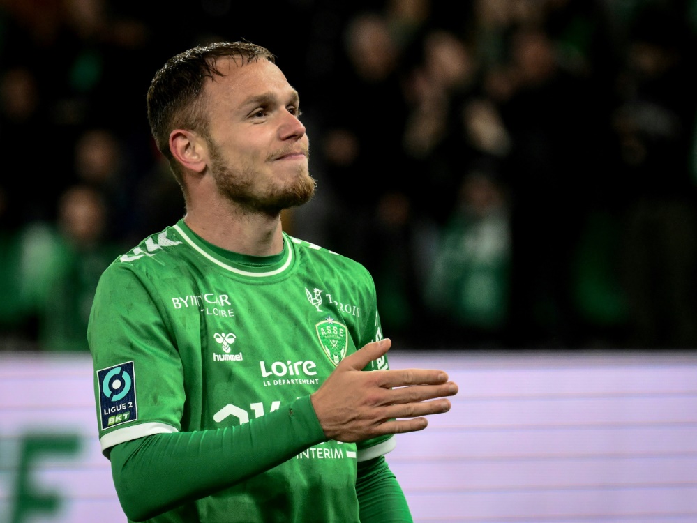 Cardona im Trikot von Saint-Etienne. (Foto: AFP/SID/JEAN-PHILIPPE KSIAZEK)