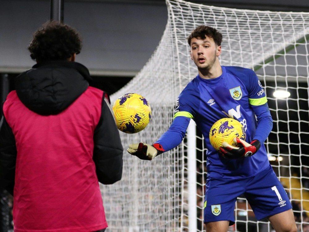 Nur Torhütern darf der Ball noch zugeworfen werden (Foto: IMAGO / Offside Sports Photography/IMAGO / Offside Sports Photography/SID/IMAGO/Jacques Feeney / Offside)