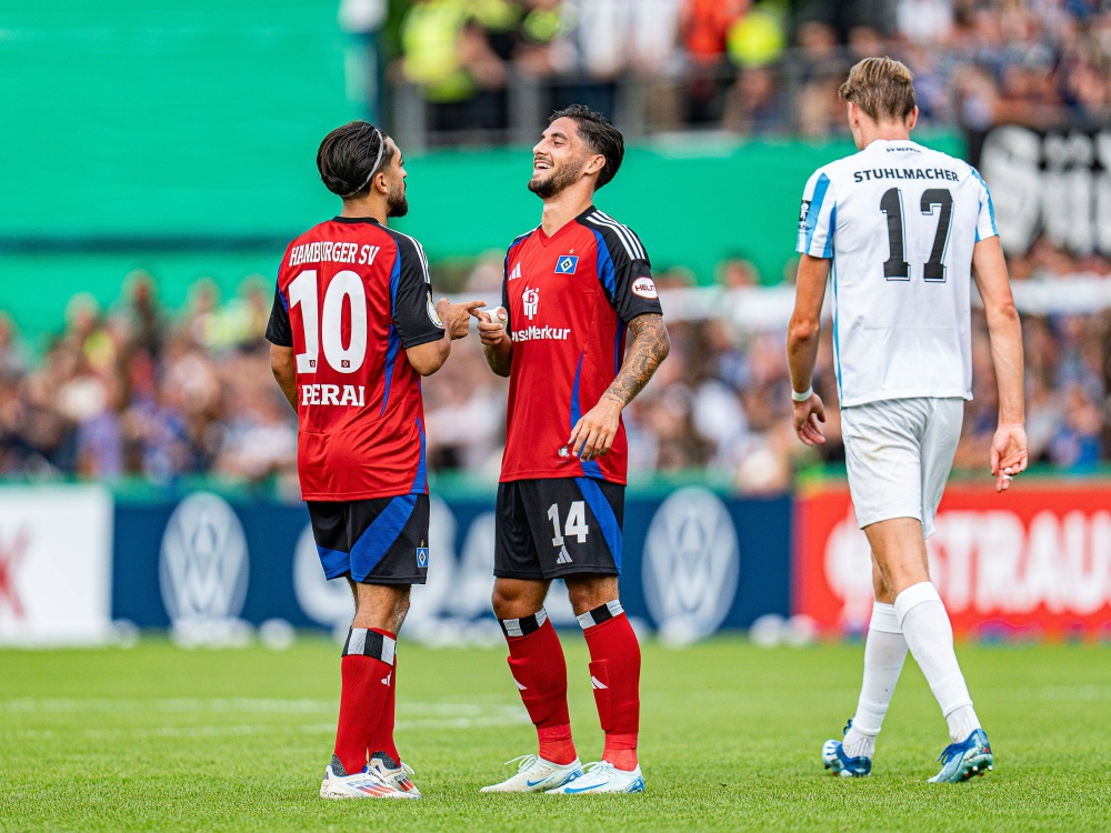 Immanuel Pherai (l.) brachte den HSV in Führung (Foto: IMAGO/Bahho Kara/Kirchner-Media/IMAGO/Bahho Kara/Kirchner-Media/SID/IMAGO/Bahho Kara/Kirchner-Media)