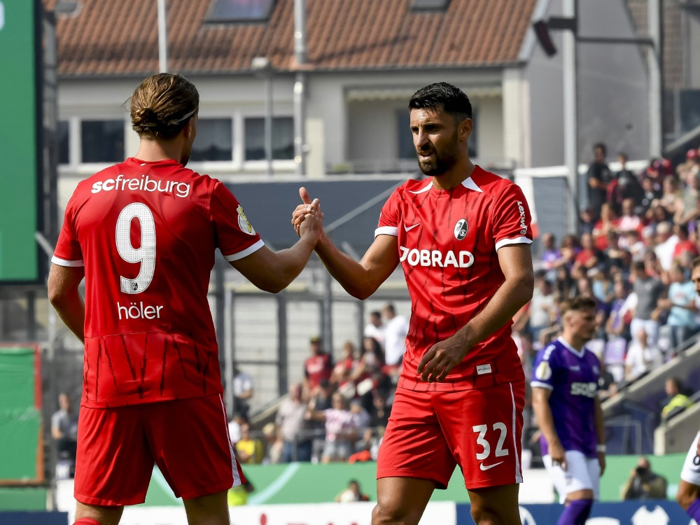 SC-Torschützen: Lucas Höler (l.) und Vincenzo Grifo (Foto: IMAGO/Max Maiwald/DeFodi Images/IMAGO/Max Maiwald/DeFodi Images/SID/IMAGO/Max Maiwald/DeFodi Images)