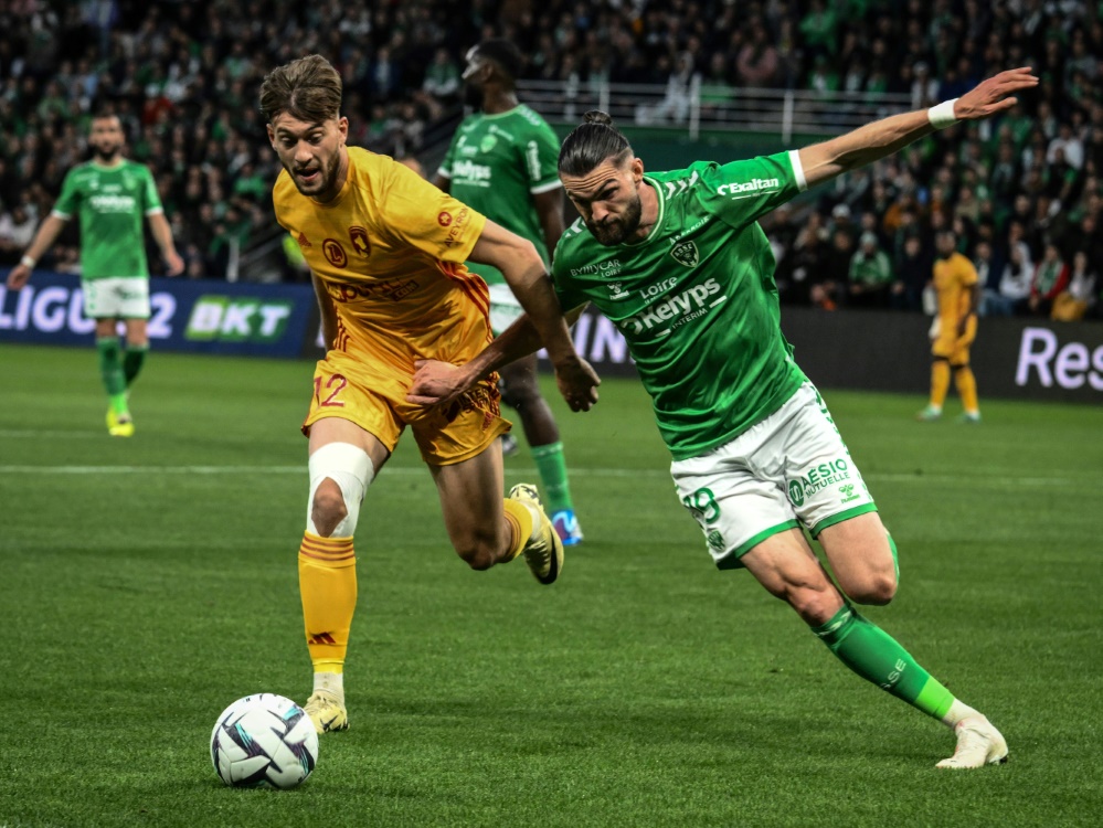 Killian Corredor (l.) im Trikot von Rodez AF (Foto: AFP/SID/JEAN-PHILIPPE KSIAZEK)