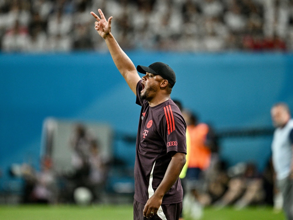 Kompany gibt sein Pflichtspieldebüt als Bayern-Trainer (Foto: AFP/SID/ANTHONY WALLACE)