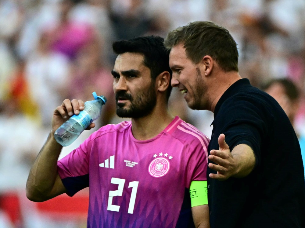 Ilkay Gündogan (l.) und Julian Nagelsmann (Foto: AFP/SID/Tobias SCHWARZ)