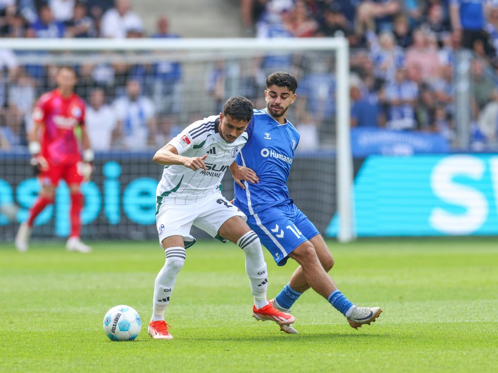 Zweikampf beim Spiel Magdeburg gegen Schalke (Foto: www.imago-images.de/www.imago-images.de/SID/IMAGO/Teresa Kroeger/RHR-FOTO)