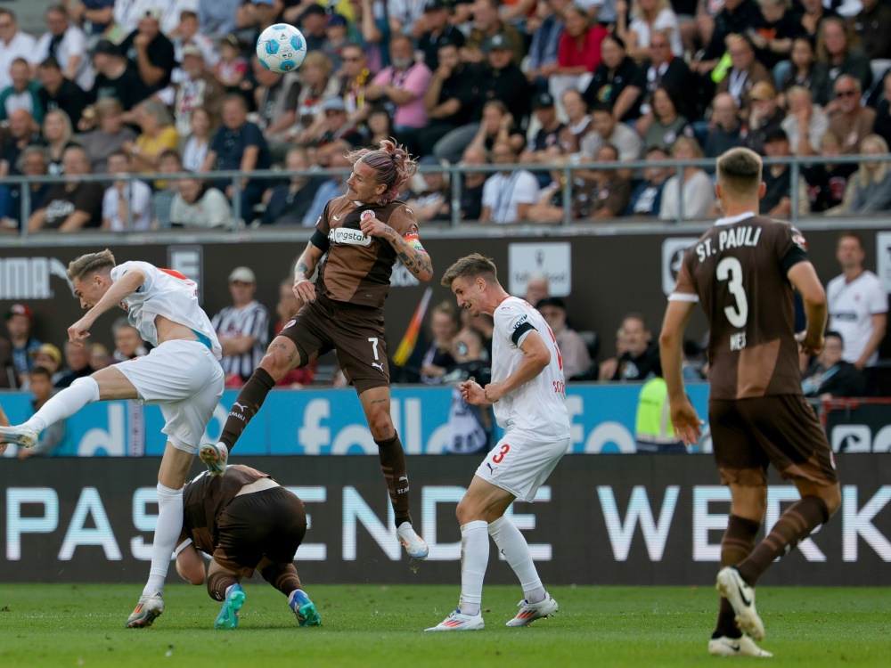 St. Pauli und Heidenheim lieferten sich ein umkämpftes Duell (Foto: AFP/SID/AXEL HEIMKEN)