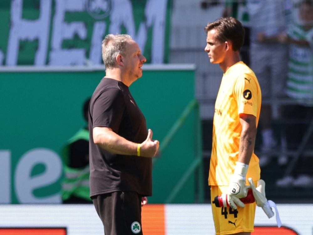 Trainer Alexander Zorniger mit Torhüter Nahuel Noll (Foto: www.imago-images.de/Daniel Marr/www.imago-images.de/Daniel Marr/SID/IMAGO/Sportfoto Zink / Daniel Marr)