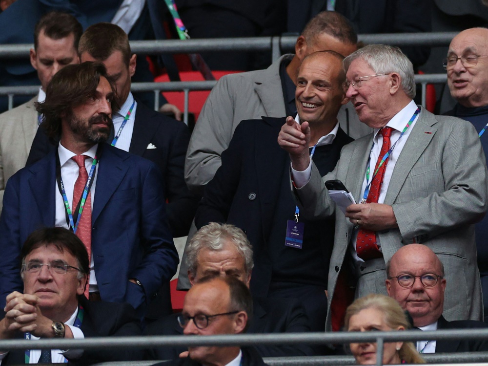 Andrea Pirlo (l.) beim CL-Finale 2024 (Foto: AFP/SID/ADRIAN DENNIS)