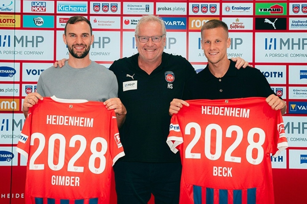 Benedikt Gimber, Holger Sanwald und Adrian Beck (v.l.n.r) (Foto: 1. FC Heidenheim/1. FC Heidenheim/SID)