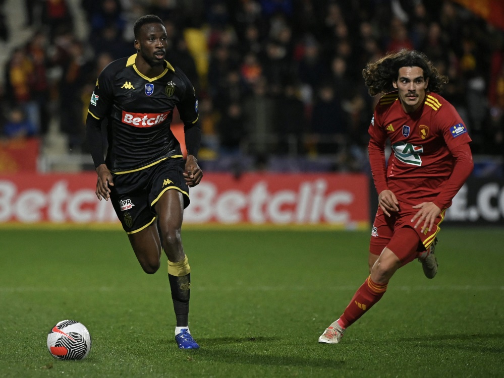 Chrislain Matsima (l.) schließt sich Augsburg an (Foto: AFP/SID/VALENTINE CHAPUIS)