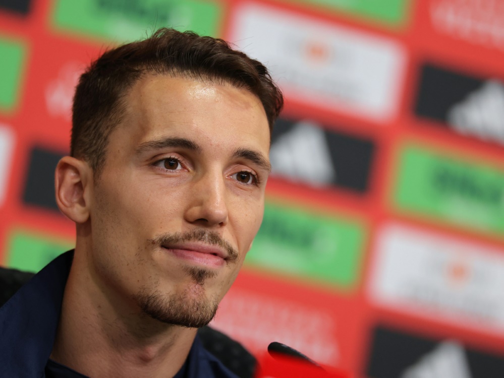 Grimaldo startet mit Leverkusen in der Champions League (Foto: AFP/SID/LLUIS GENE)