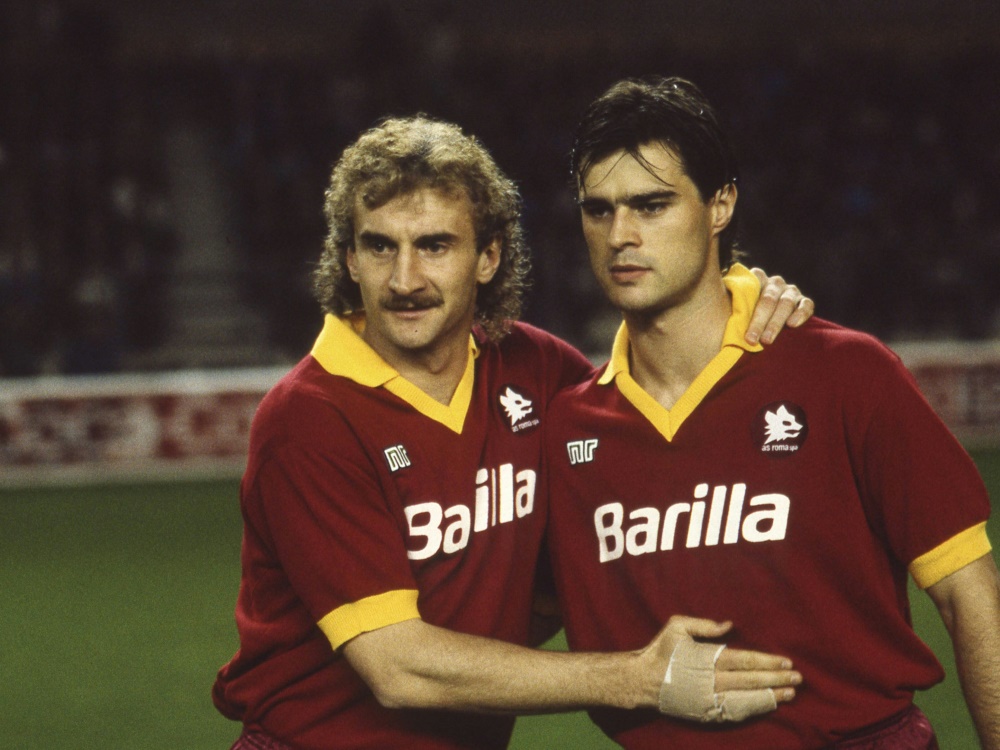 Zwei Deutsche in Rom: Rudi Völler und Thomas Berthold (Foto: IMAGO/IMAGO/SID/imago sportfotodienst)