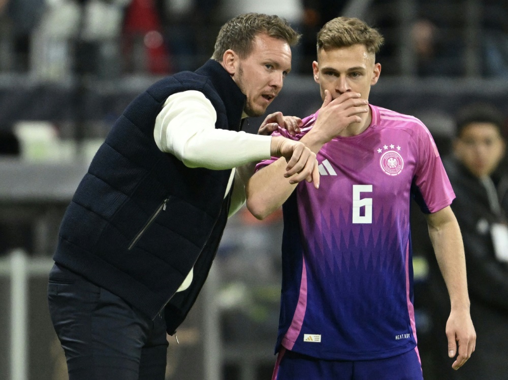 Julian Nagelsmann (l.) mit Joshua Kimmich (Foto: AFP/SID/INA FASSBENDER)