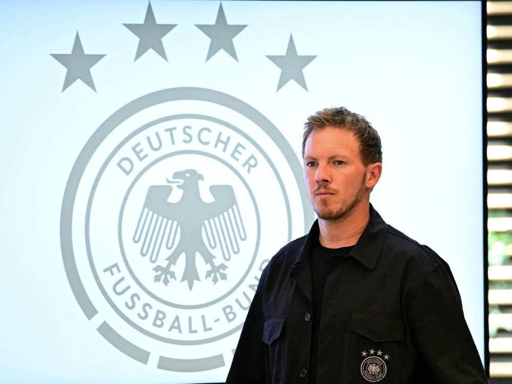 Julian Nagelsmann und Co. zeigen sich vor Fans (Foto: AFP/SID/TOBIAS SCHWARZ)