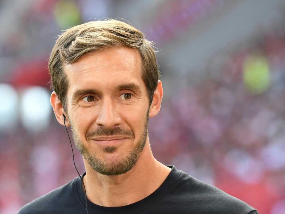 Fühlt sich wohl als Trainer des SCF: Julian Schuster (Foto: AFP/AFP/THOMAS KIENZLE)