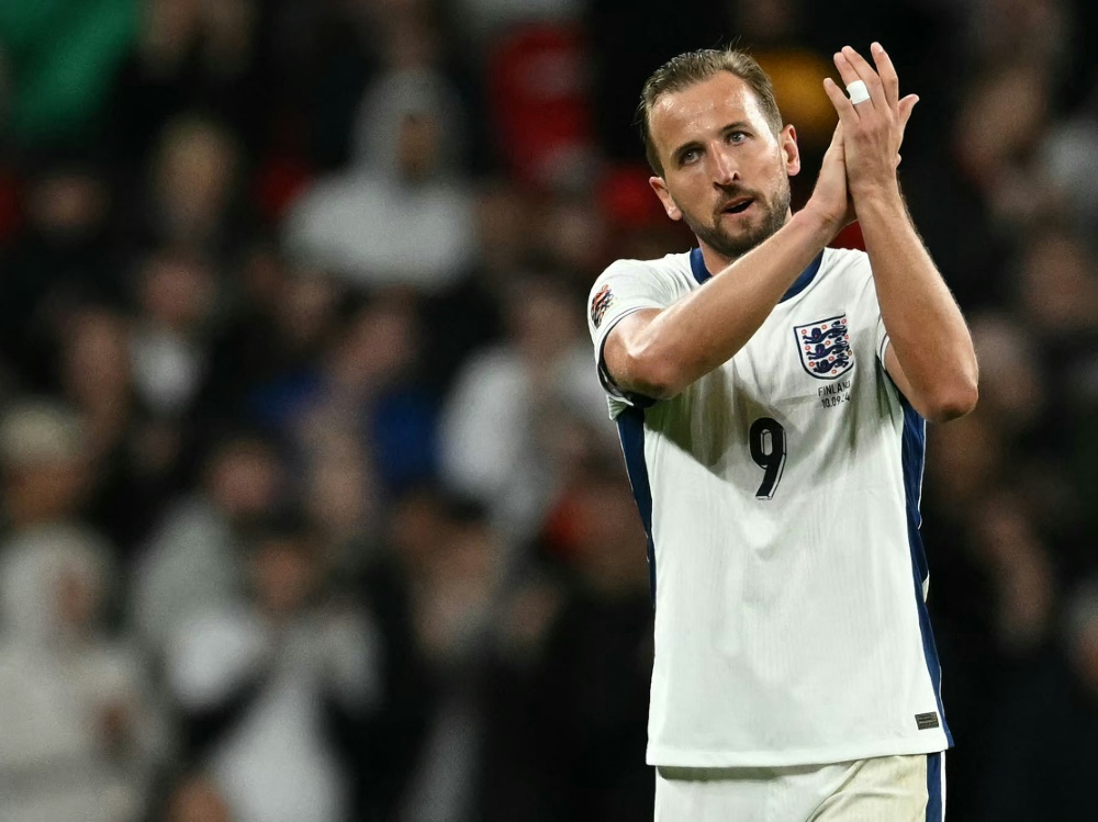 Harry Kane bedankt sich für den Applaus (Foto: AFP/SID/JUSTIN TALLIS)