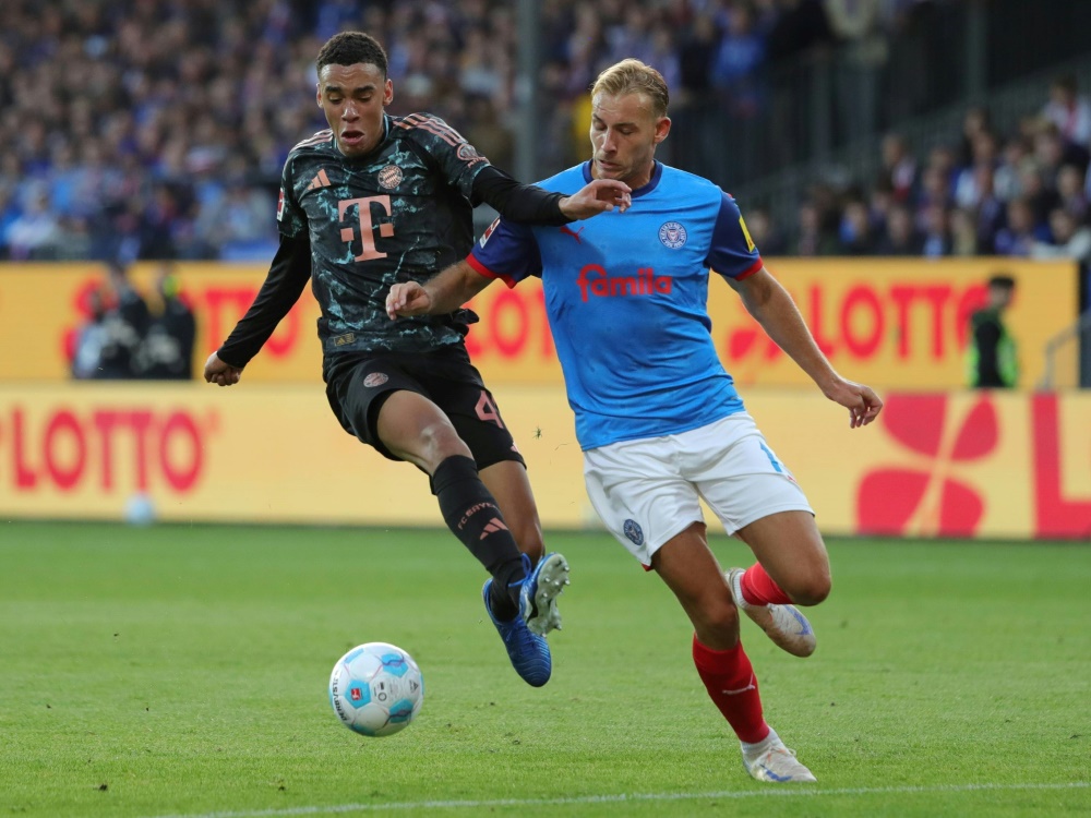 Timo Becker (r.) und Co. hatten gegen Bayern keine Chance (Foto: IMAGO / Nordphoto/IMAGO / Nordphoto/SID/IMAGO/nordphoto GmbH / Tauchnitz)