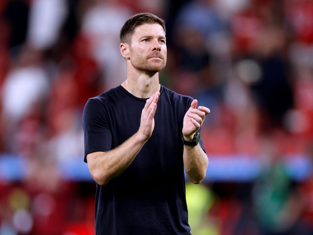 Überzeugt von seinem Abwehrchef: Xabi Alonso (Foto: IMAGO/Perenyi/IMAGO/Perenyi/SID/IMAGO/Laci Perenyi)