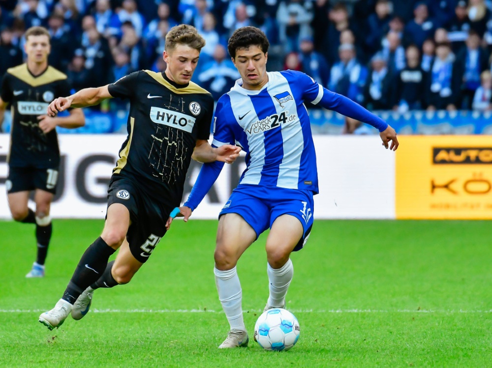 Zweikampf bei Hertha BSC Berlin gegen SV Elversberg (Foto: IMAGO/Daniel Lakomski/Jan Hübner/IMAGO/Daniel Lakomski/Jan Hübner/SID/IMAGO/Daniel Lakomski/Jan Huebner)