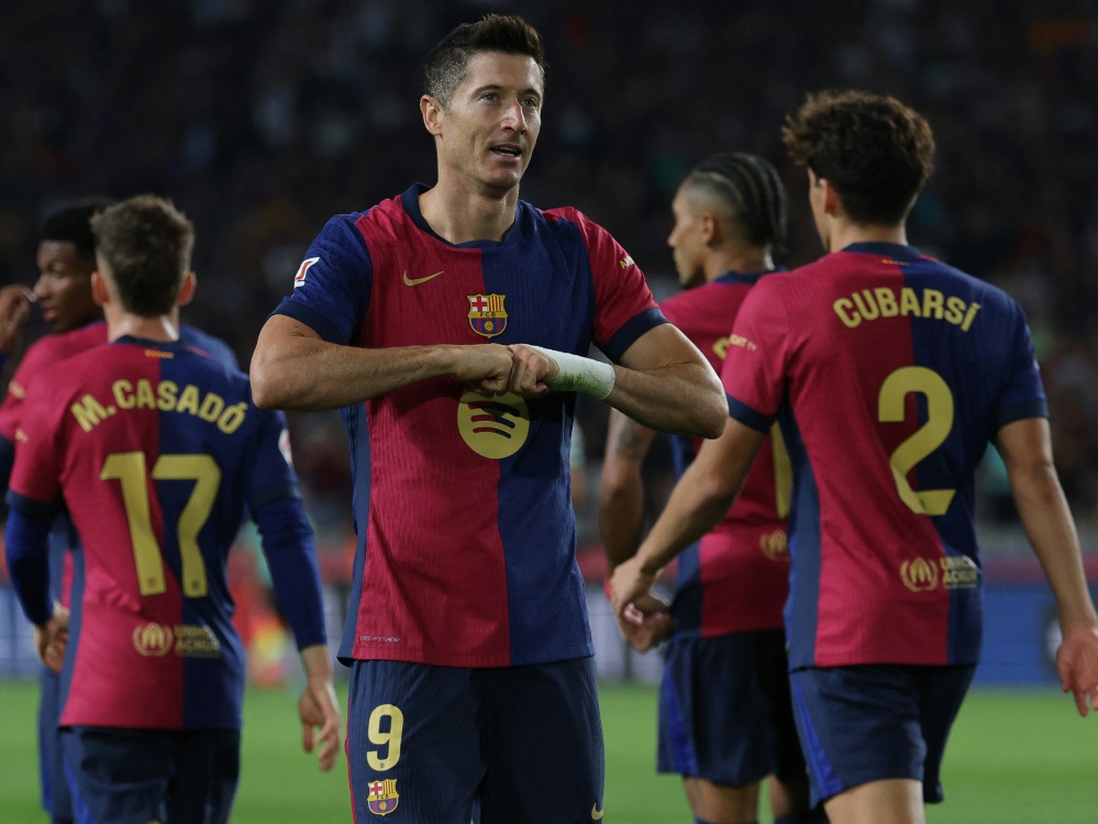 Robert Lewandowski und Barca gewinnen weiter (Foto: AFP/SID/LLUIS GENE)