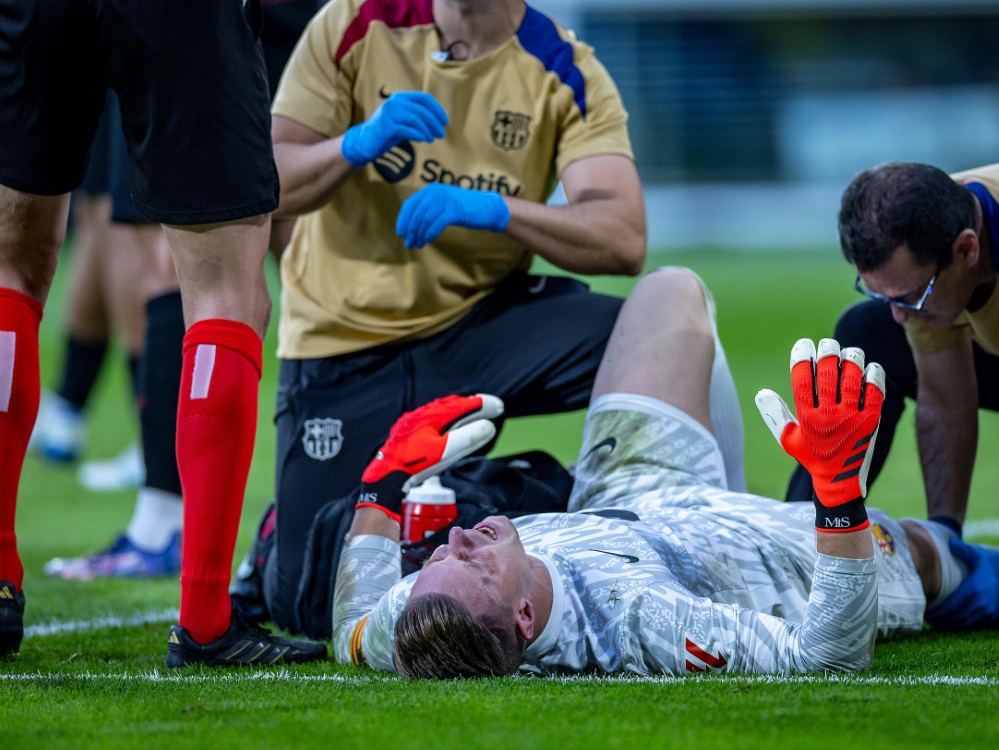 Marc-Andre ter Stegen verletzt am Boden (Foto: IMAGO / Revierfoto/IMAGO / Revierfoto/SID/IMAGO/Revierfoto)