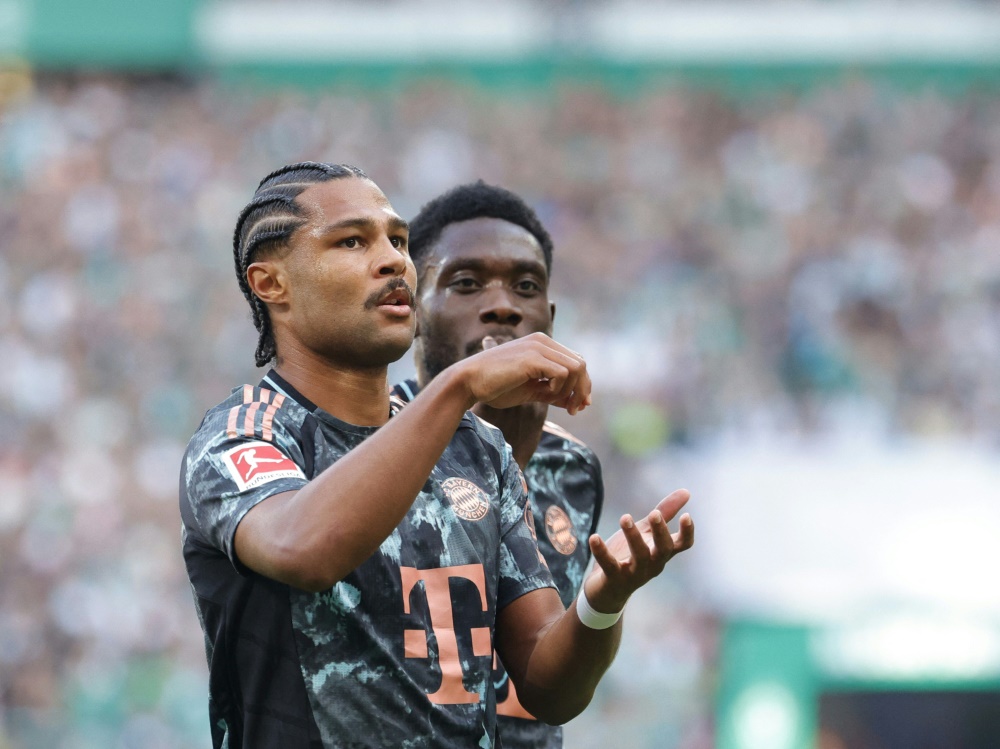 Serge Gnabry beim Torjubel (Foto: AFP/SID/AXEL HEIMKEN)