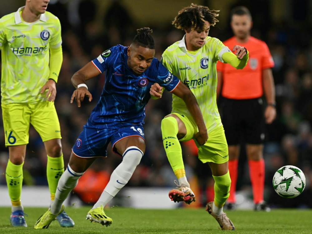 Nkunku (M.) setzt sich gegen Gent durch (Foto: AFP/SID/Glyn KIRK)