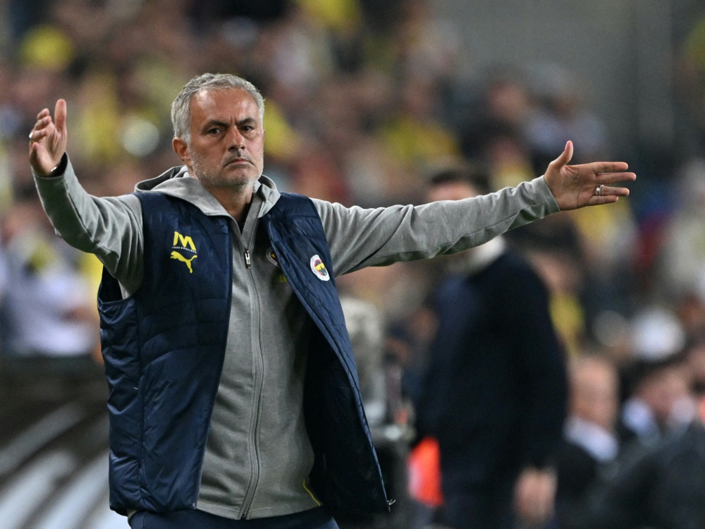 Protestierte: Fener-Coach Jose Mourinho (Foto: AFP/SID/OZAN KOSE)