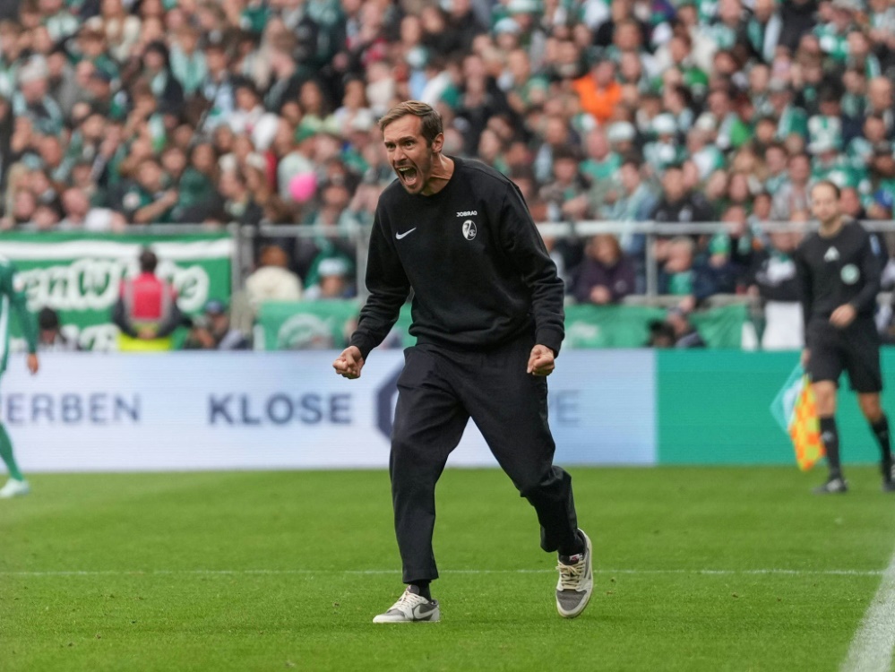 Julian Schuster bejubelt den vierten Saisonsieg (Foto: IMAGO / Steinsiek.ch/IMAGO / Steinsiek.ch/SID/IMAGO/Arne Amberg)