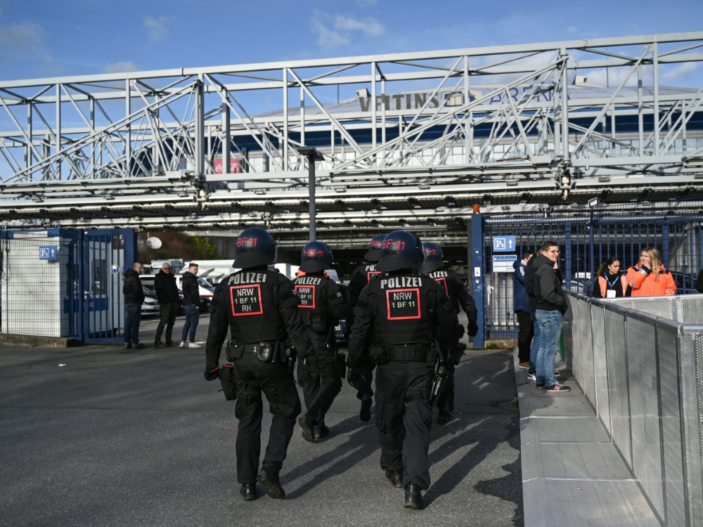 Erneut Randale auf Schalke (Foto: AFP/SID/INA FASSBENDER)