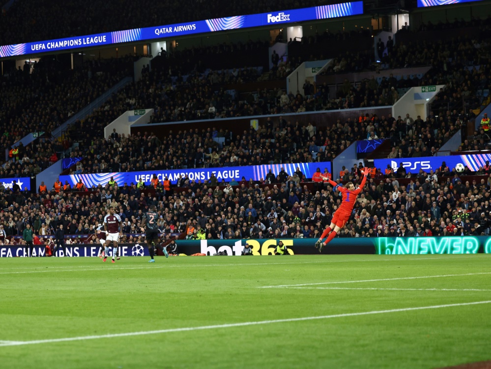 Vergeblich gestreckt: Manuel Neuer beim Gegentor (Foto: AFP/SID/Darren Staples)