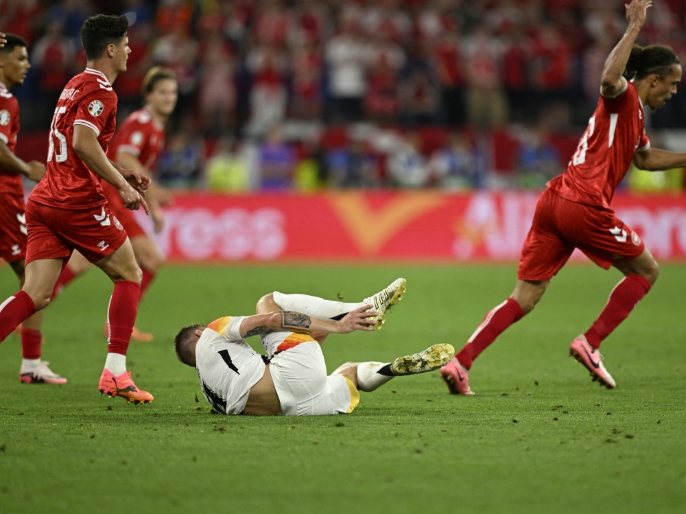 Nationalspieler Koch (M.) fällt aus (Foto: AFP/SID/INA FASSBENDER)