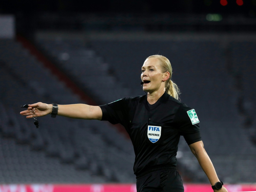 Bibiana Steinhaus-Webb steigt bei der FIFA ein (Foto: FIRO/FIRO/SID)