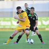 Fussball fc pasching vs fc gratkorn 17.08.2012 - ali hamdemir,pasching schwarz vs samir muratovic,gratkorn gelb 